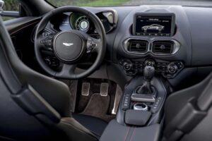 Read more about the article Why 007 still likes to “shift gears manually”