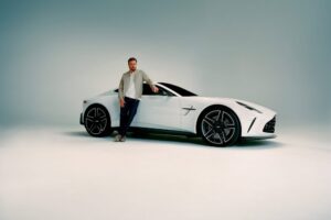Read more about the article Aston Martin and fashion: clothing, and GT spirit for everyday wear